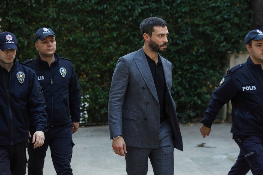 Muhtemel Aşk yeni bölümüyle Perşembe 20.00'de Show TV'de. 