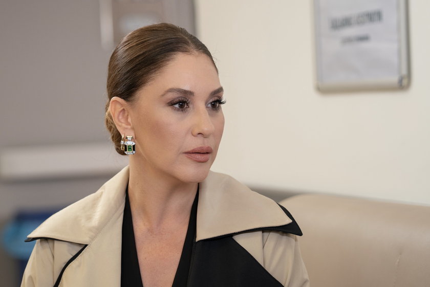 Kızılcık Şerbeti yeni bölümüyle Cuma 20.00'de Show TV'de.