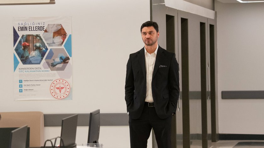 Kızılcık Şerbeti yeni bölümüyle Cuma 20.00'de Show TV'de.