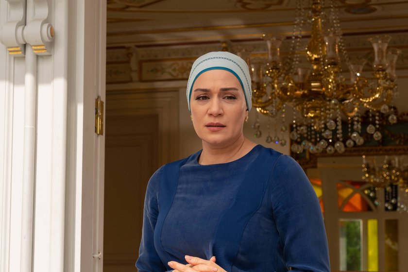 Taşınmak &uuml;zere hazırlıkları başlatan Abdullah, yaşadığı &ccedil;aresizlik karşısında daha fazla dayanamayarak fel&ccedil; ge&ccedil;irir.
