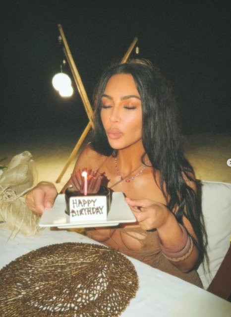 KIM KARDASHIAN