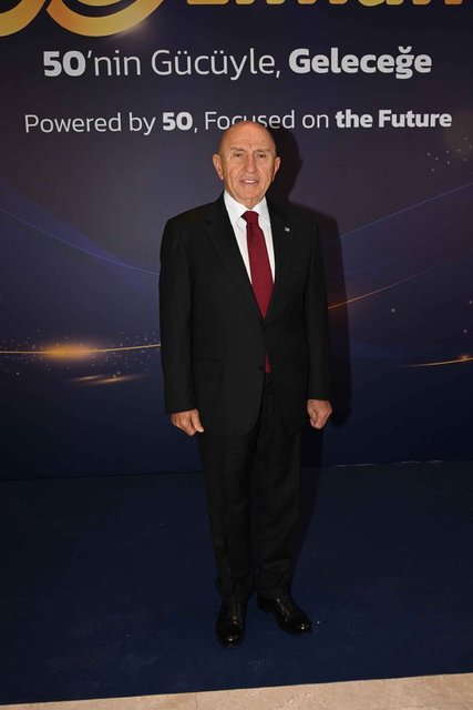 NİHAT ÖZDEMİR 