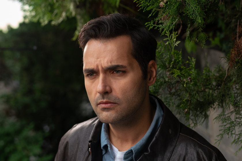 Kızılcık Şerbeti yeni bölümüyle Cuma 20.00'de Show TV'de.