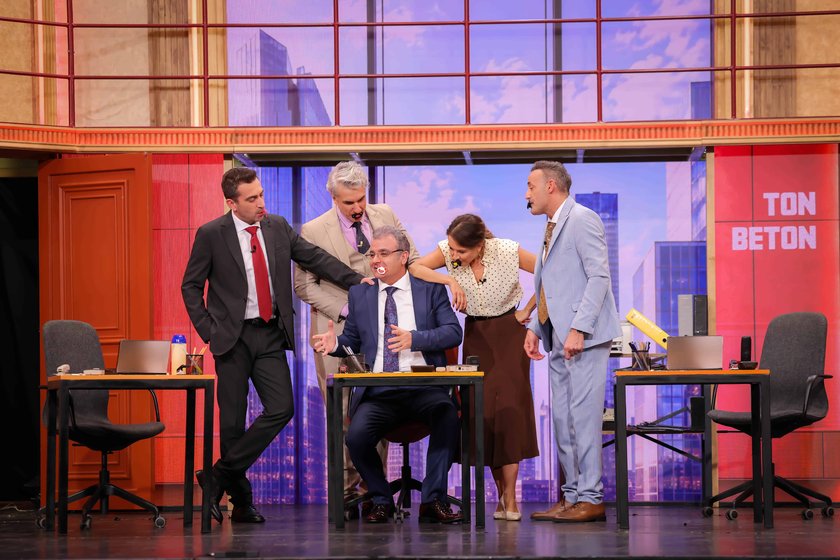 Güldür Güldür Show yeni bölümüyle Cumartesi 20.00'de Show TV'de. 