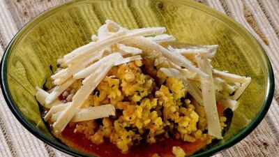 Kuplarda domates soslu bulgur