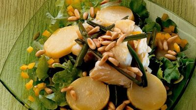 Levrekli patates ve taze börülce salatası