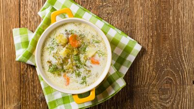 Soğuk salatalık çorbası