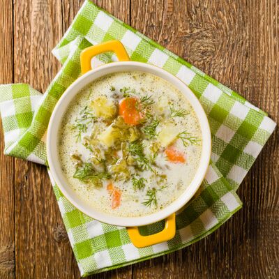 Soğuk salatalık çorbası