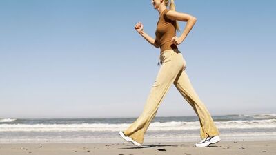 Dik durarak anında birkaç yaş daha genç görününün