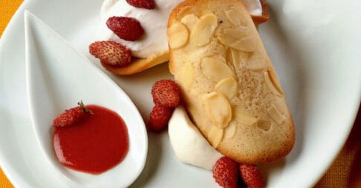 Tegoline bisküvisi üzerinde muskat şaraplı mousse