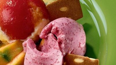 Şuruplu şeftali ve sorbe