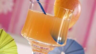 Şeftali, armut ve elma suyu