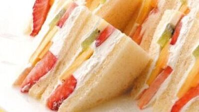 Mega meyve sandviçleri...