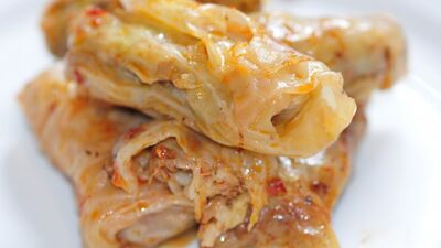 Tahin soslu lahana dolması