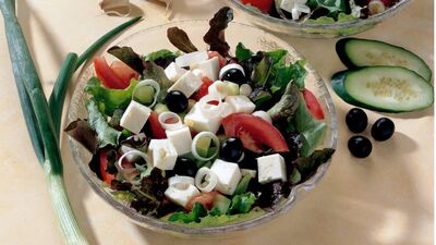 Beyaz peynirli yaz salatası