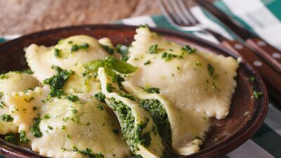 Ricotta ve parmesan peynirli ravioli
