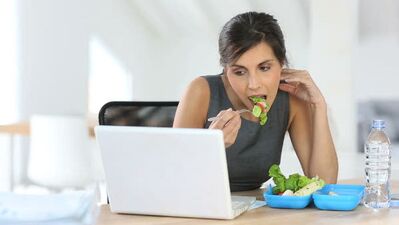 Ofiste uzun çalışma saatleri obeziteyi artırıyor