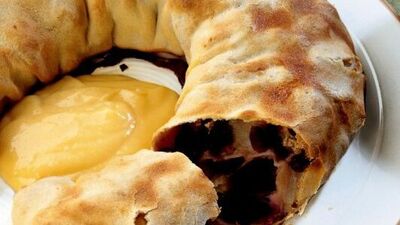 Limon soslu ve meyveli strudel