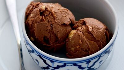 Çikolatalı ve fındıklı dondurma