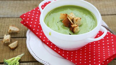 Kremalı ıspanak ve bezelye çorbası