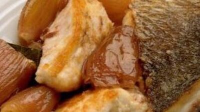 Alabalık eskalop ve tatlı ekşi soslu soğan