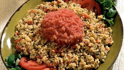 Taze baharatlı bulgur ve domatesli sorbe