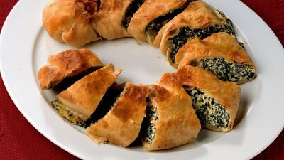 Peynirli pazı ve taze baharatlı strudel