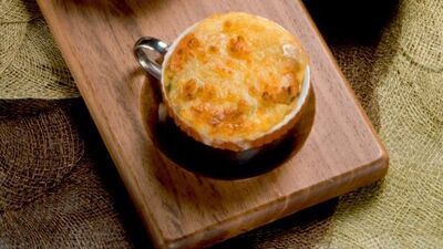 Akdeniz usulü soğan çorbası