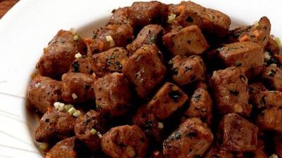 Tavada sosis ve ciğer...