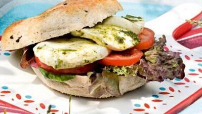 Mozzarella &amp; Domatesli Sandviç