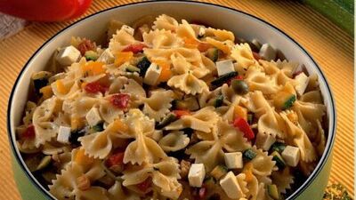 Közlenmiş biberli makarna salatası...