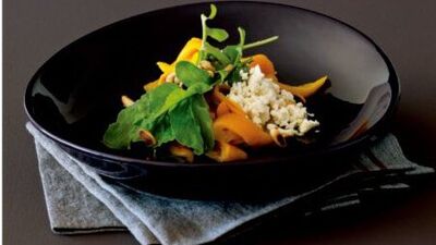 Sarı biberli roka salatası