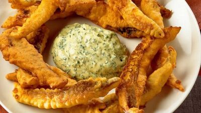 Mezgit kızartma ve yeşil mayonez sos