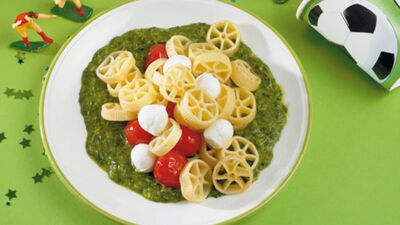 Okul çağı çocukları sağlıklı beslenmeyi öğrenebilir