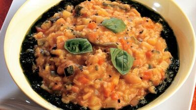 Pesto soslu ılık Minestrone çorbası...