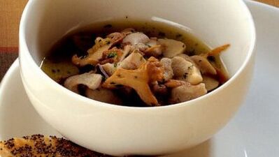 Mantar çorbası ve elmalı milföy çörekler