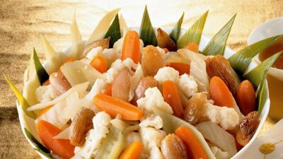 Tatlı ekşi karışık sebze tabağı