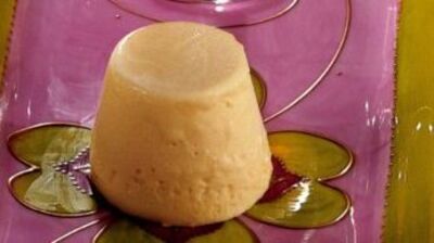 Çikolatalı ve kakaolu kıtır turta, vanilyalı bavarois ve çiçek çayı