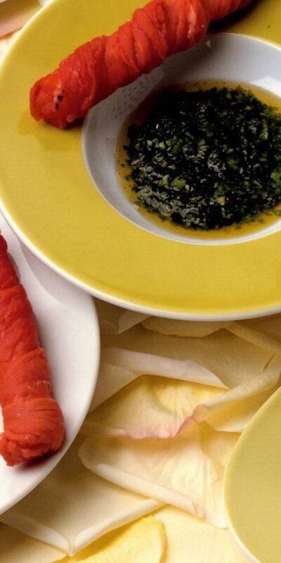 Carpaccio ile sarılı grisini ve taze baharat sosu