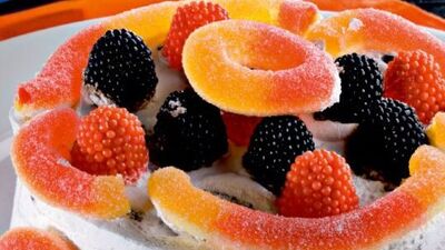 Şekerlemeli ve çikolatalı pasta