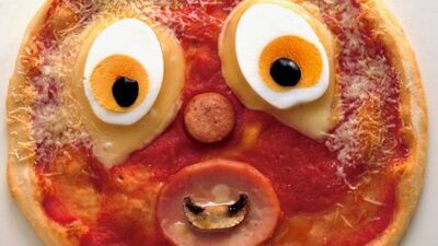 Şaşkın yüzlü pizza