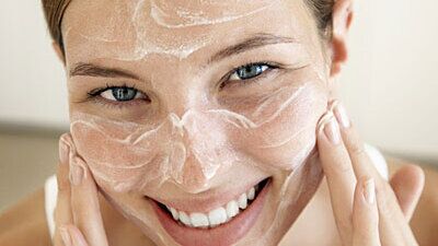 Cildinizin üzerindeki ölü toprağını atın