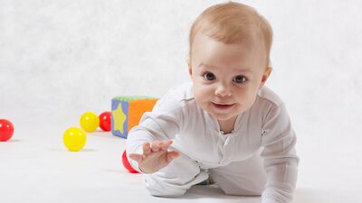 8. ay bebek gelişimi