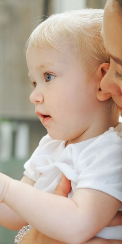 Bebeğin dişlerini ne zaman fırçalamaya başlamalı?