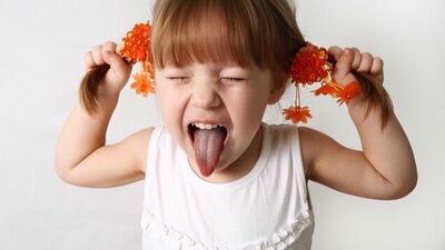 İki yaşındaki çocuklar neden meydan okur ve sizi dinlemesini nasıl sağlayabilirsiniz?