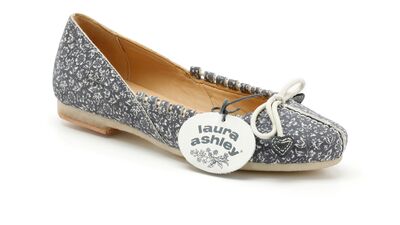 Clarks ile Laura Ashley'nin romantik işbirliği!