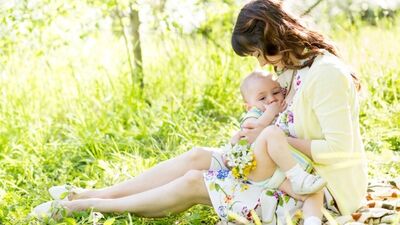 Dışarda rahatça emzirebilmek...