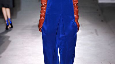 3.1 Philip Lim'in bisiklet üzerinde şık görünen kızları...