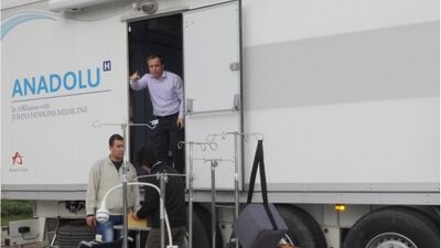 İlk Yardım Tır'ı ilk günden bu yana Van'da yaraları sarıyor