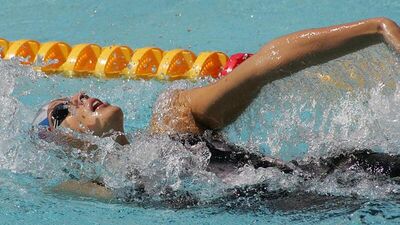 Bel ve boyun ağrılarına en rahatlatıcı çözüm yüzme!